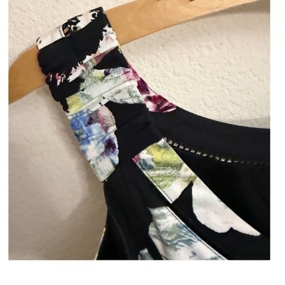 White House Black Market Floral Fit and Flare Dress Sleeveless Pleated Size 00 - Picture 5 of 9